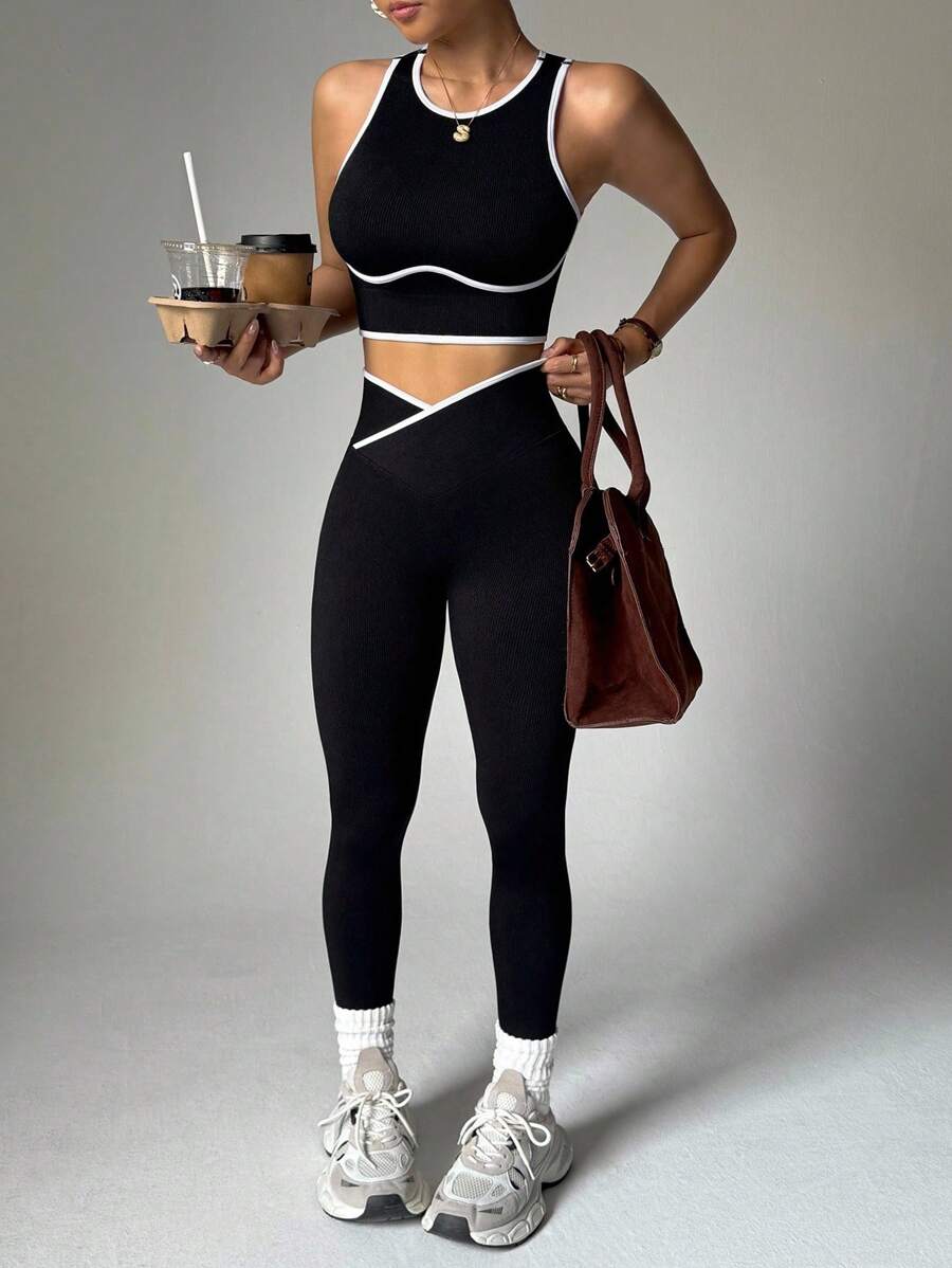 Conjunto Fitness Feminino para Yoga com Regata e Legging Sem Costura