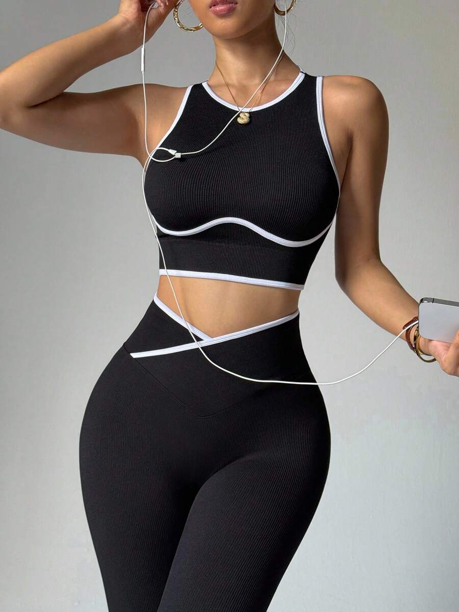 Conjunto Fitness Feminino para Yoga com Regata e Legging Sem Costura