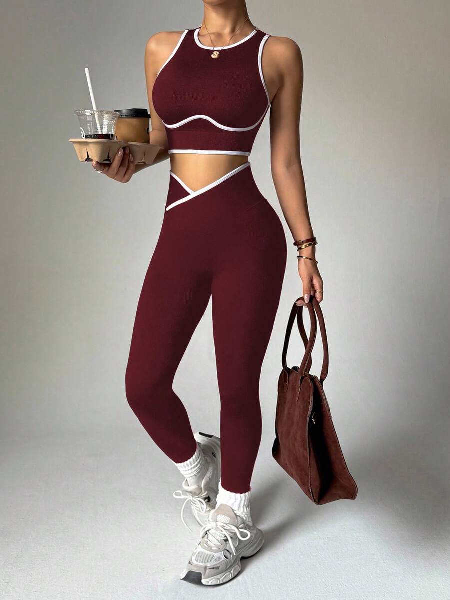 Conjunto Fitness Feminino para Yoga com Regata e Legging Sem Costura