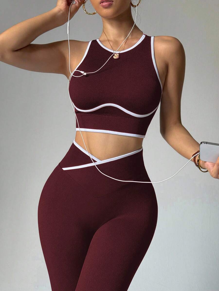 Conjunto Fitness Feminino para Yoga com Regata e Legging Sem Costura
