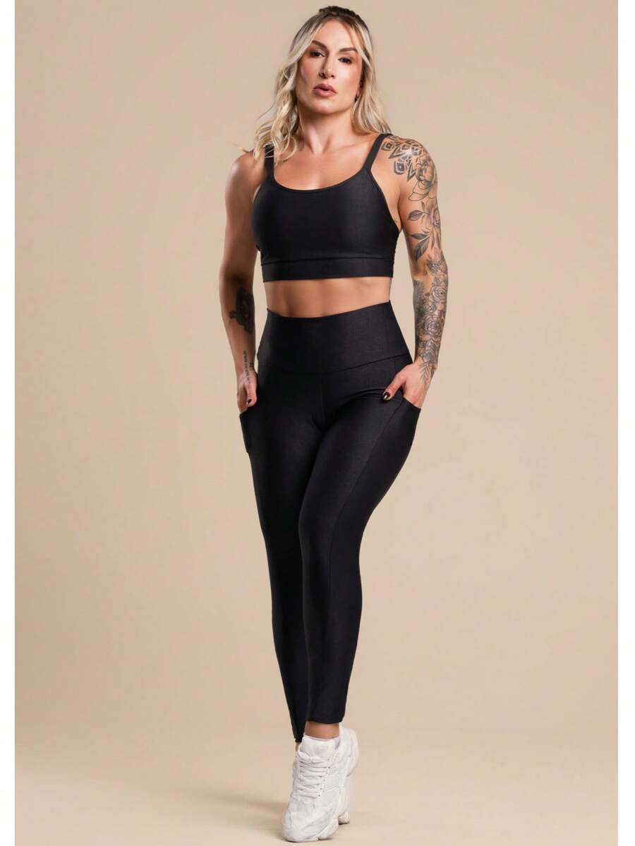 Conjunto Fitness Feminino Canelado com Top de Alça e Legging com Bolso