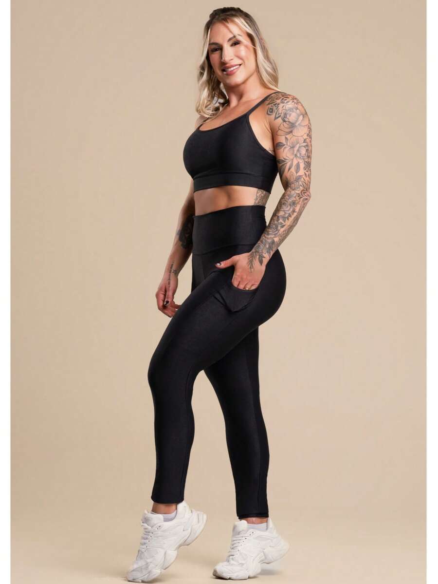 Conjunto Fitness Feminino Canelado com Top de Alça e Legging com Bolso