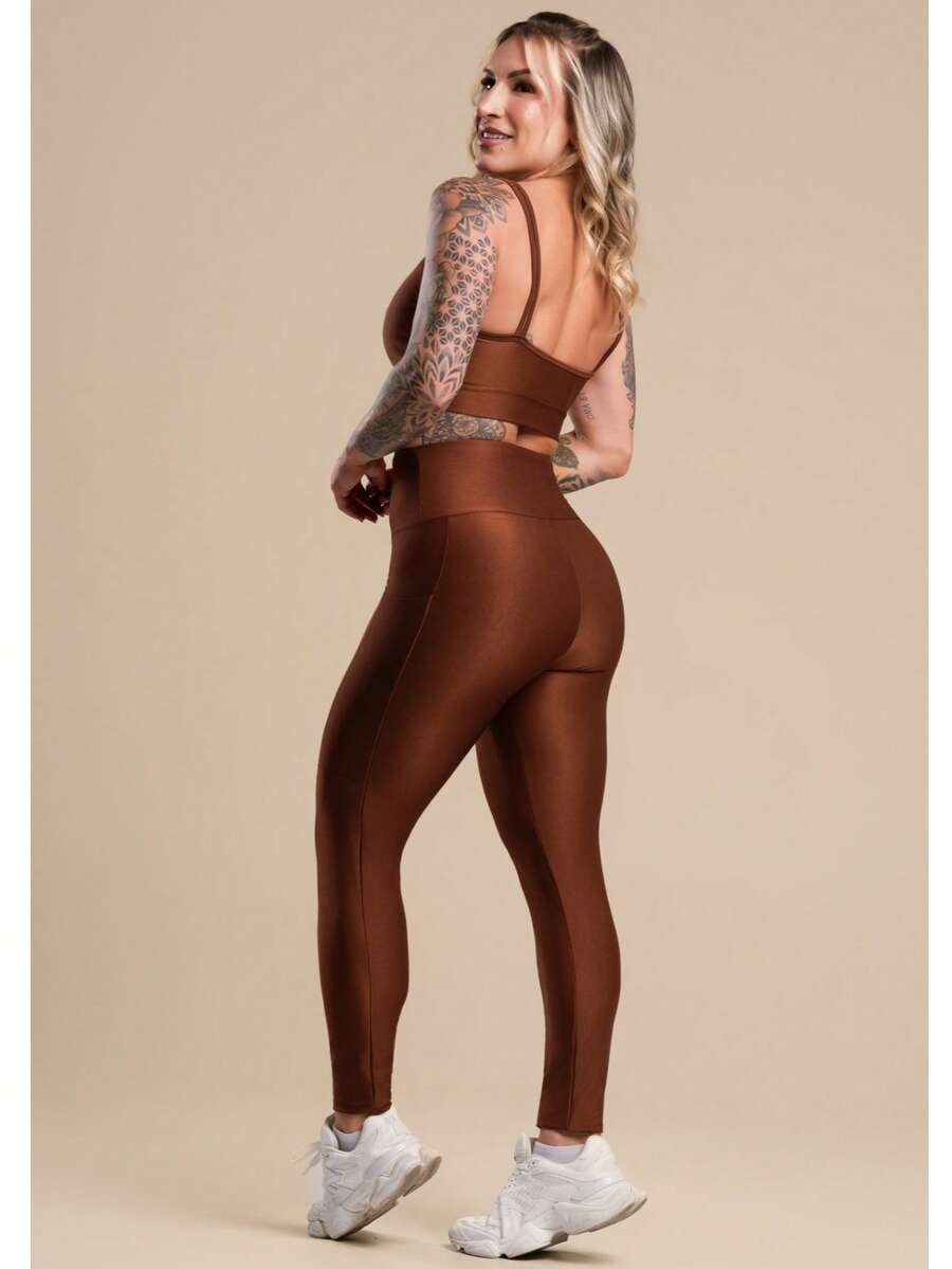 Conjunto Fitness Feminino Canelado com Top de Alça e Legging com Bolso