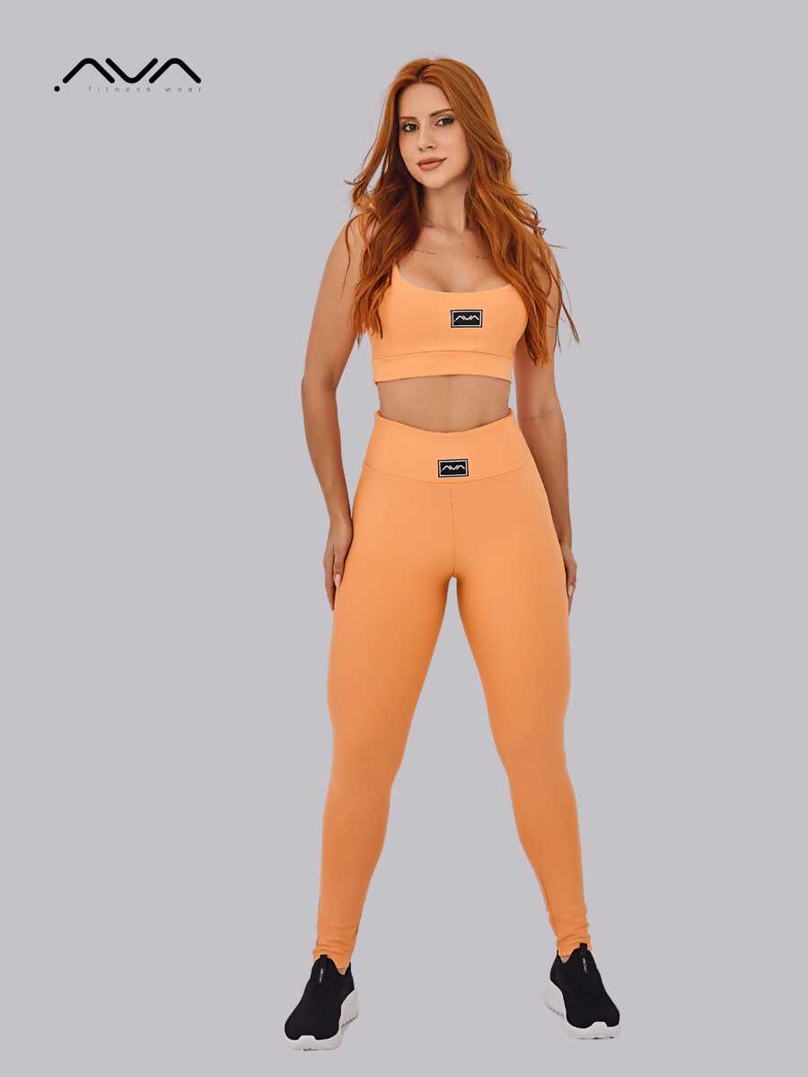 Conjunto Fitness Feminino com Top de Alças Finas e Legging de Compressão