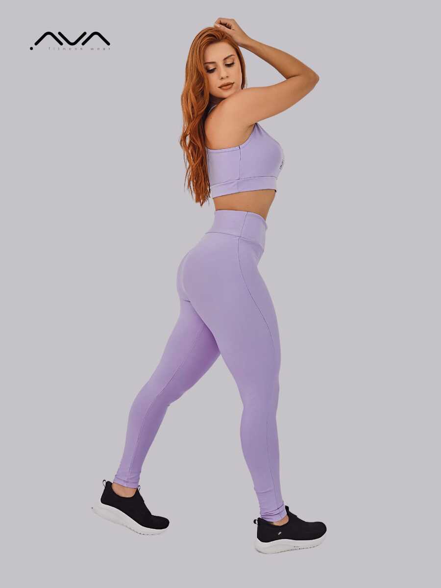 Conjunto Fitness Feminino com Top de Alças Finas e Legging de Compressão