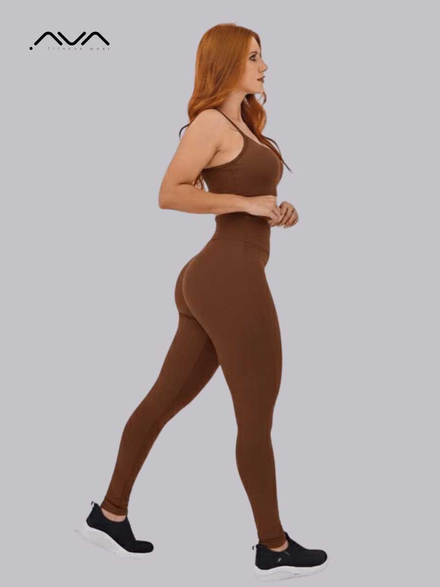 Conjunto Fitness Feminino com Top de Alças Finas e Legging de Compressão