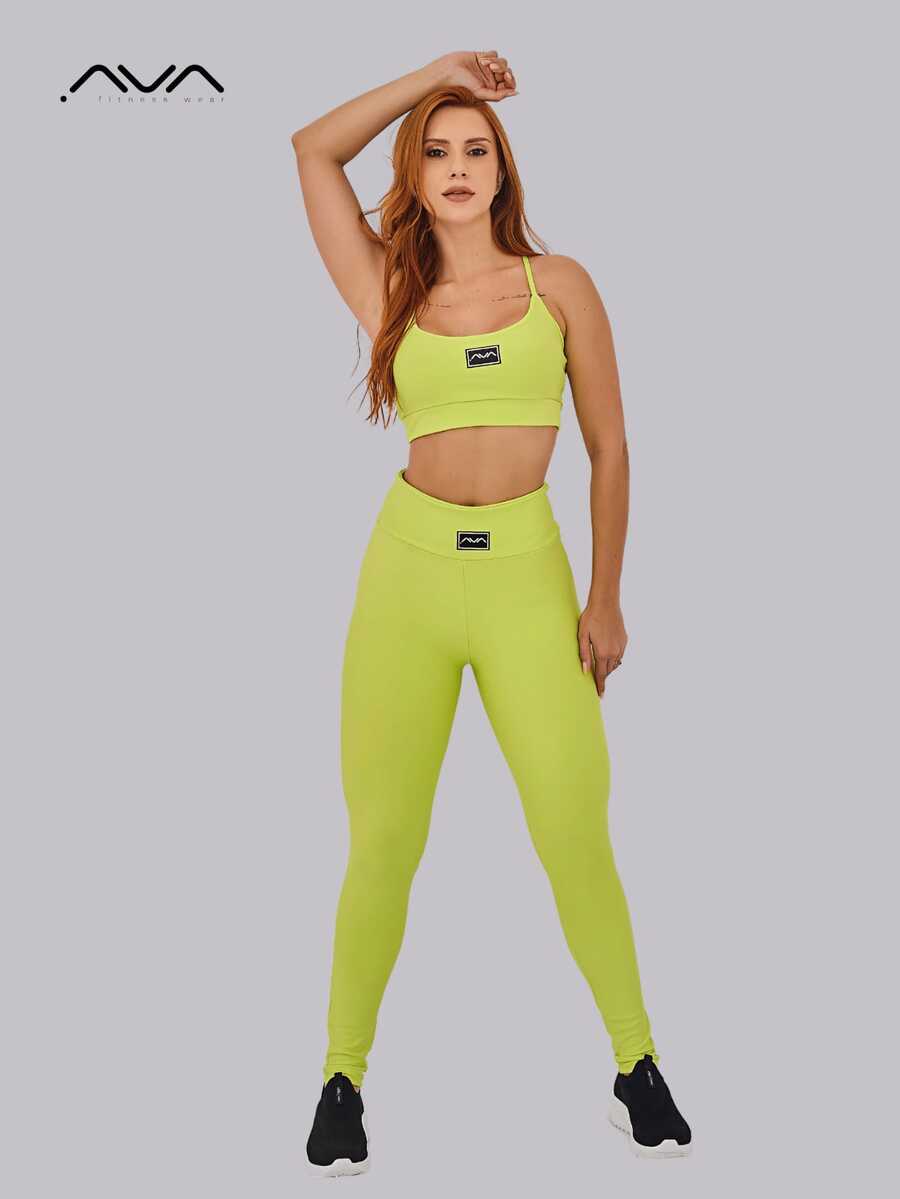 Conjunto Fitness Feminino com Top de Alças Finas e Legging de Compressão