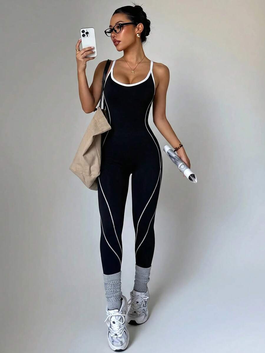Macaquinho Fitness Feminino Sem Costas com Detalhes Contrastantes
