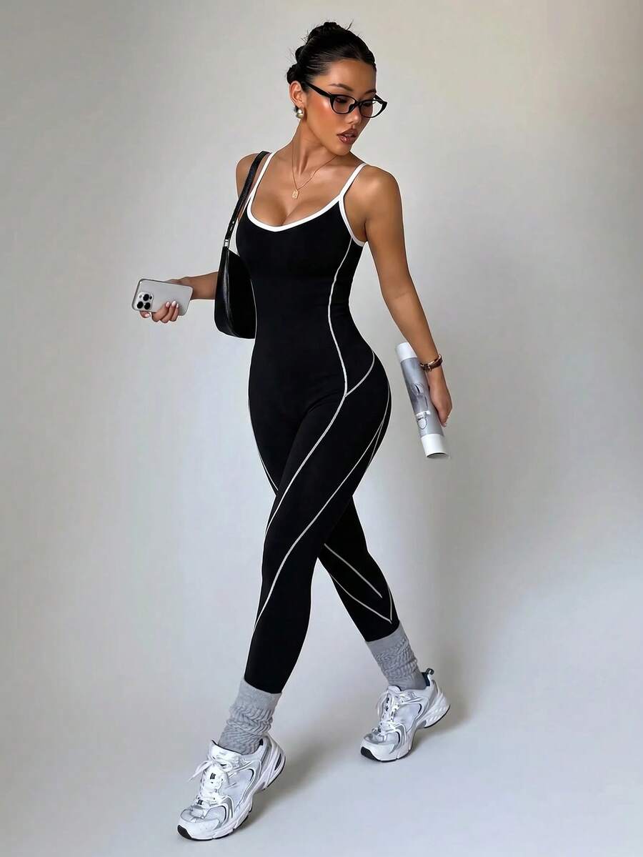 Macaquinho Fitness Feminino Sem Costas com Detalhes Contrastantes